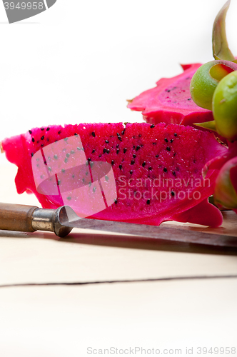 Image of fresh dragon fruit 