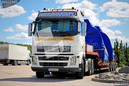 Image of Volvo FH Oversize Load Up Front 