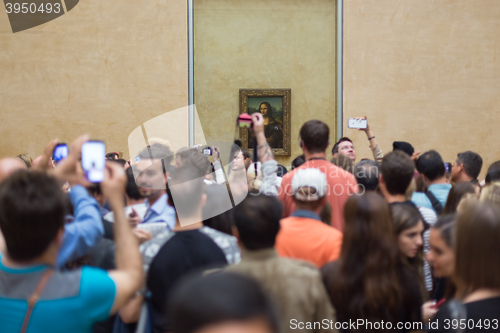 Image of Leonardo DaVinci\'s Mona Lisa in Louvre Museum.