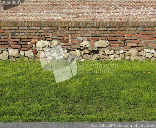 Image of Grass and Wall