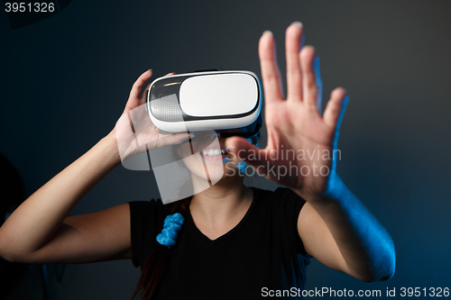 Image of Woman wear with the VR device
