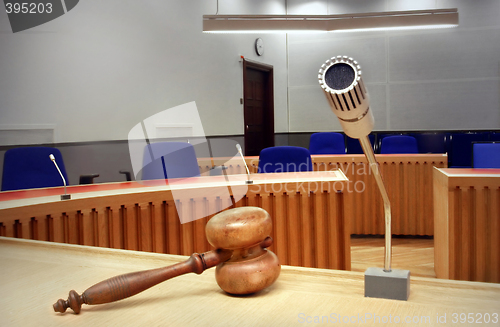 Image of empty courtroom