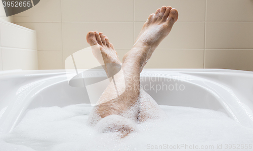 Image of Men\'s feet in a bathtub, selective focus on toes