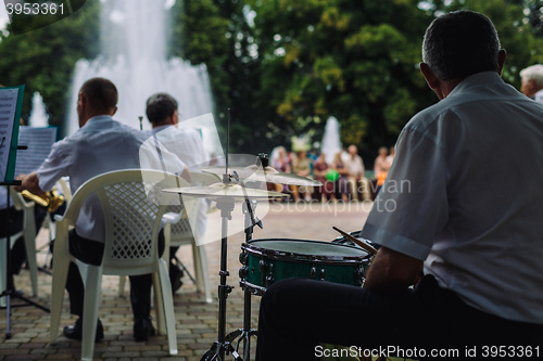 Image of Men play musical instruments