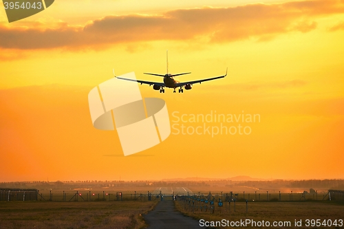 Image of Airplane is landing