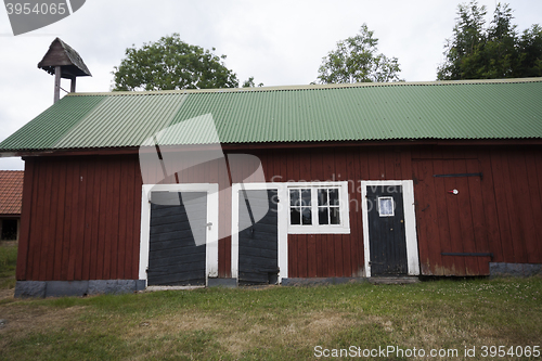 Image of old barn