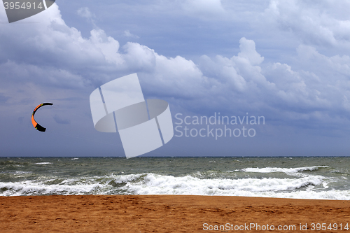 Image of Power kite in sea and cloudy sky