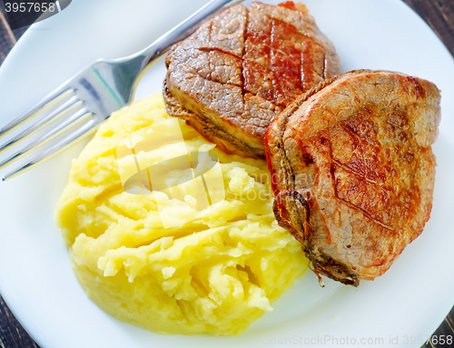 Image of mashed potato and fried meat