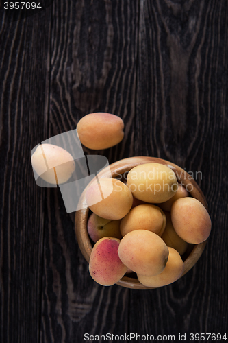 Image of orange fresh apricots