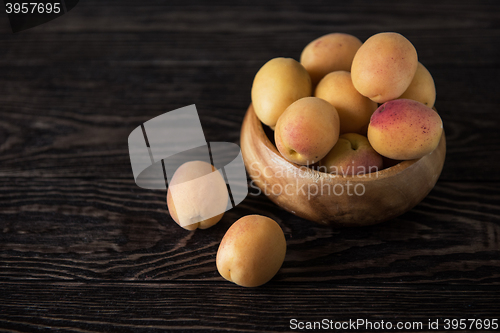 Image of orange fresh apricots