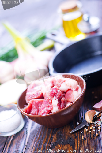 Image of raw meat and pan on a table