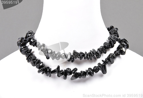 Image of Splintered tourmaline chain on bust