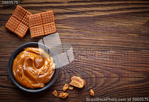 Image of caramel candies and sweet sauce