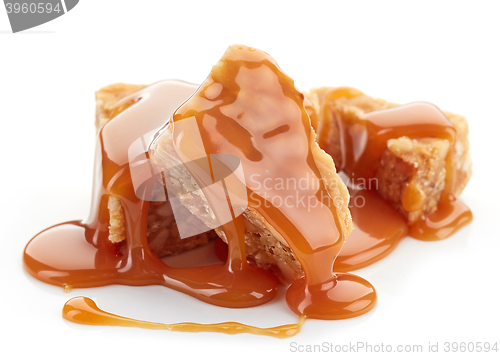 Image of caramel and oat cookies with caramel sauce