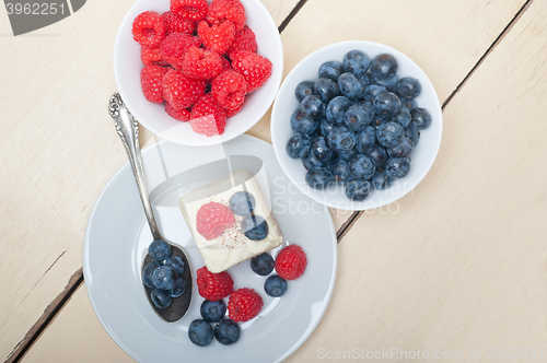 Image of fresh raspberry and blueberry cake