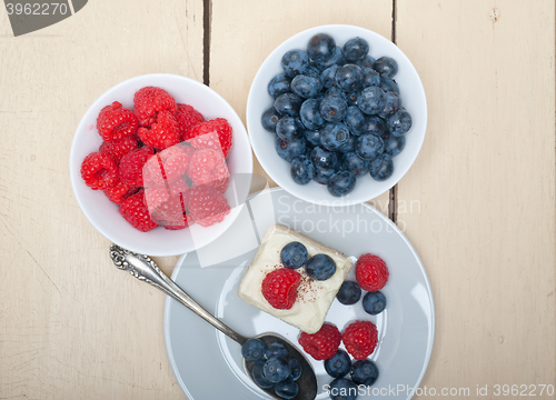 Image of fresh raspberry and blueberry cake