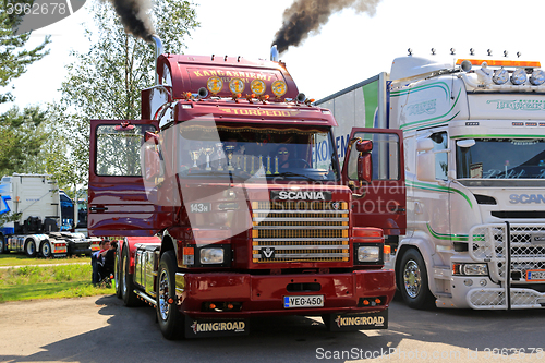 Image of Classic Scania 143H Blows Steam Through Pipes