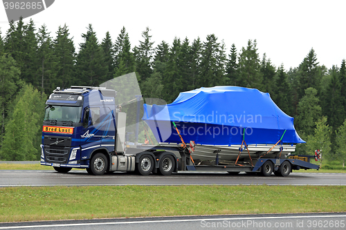 Image of Volvo FH Semi Hauls Boat as Exceptional Load