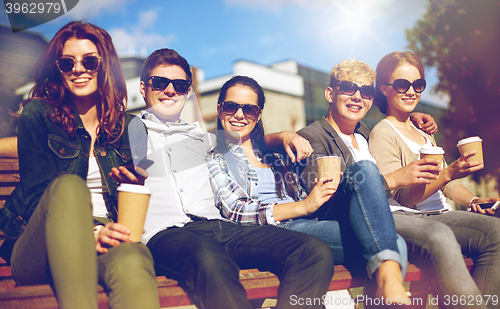 Image of group of students or teenagers drinking coffee