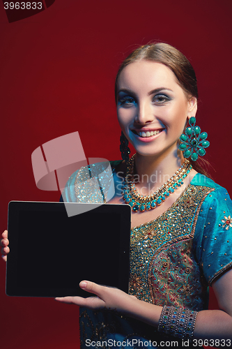 Image of Woman wearing traditional Indian sari