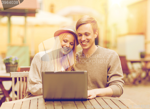 Image of couple with laptop in cafe