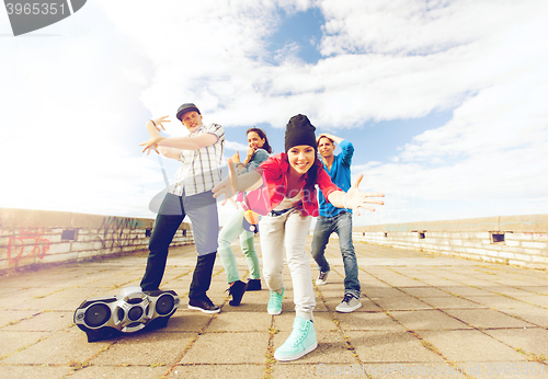 Image of group of teenagers dancing