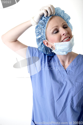 Image of Surgeon taking off hair net