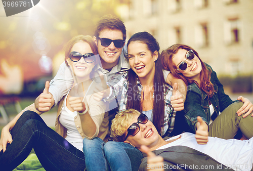 Image of group of students or teenagers showing thumbs up