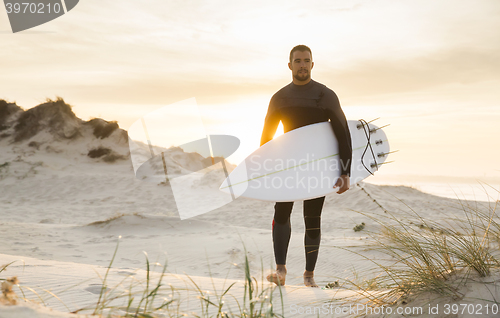 Image of A surfer with his surfboard 