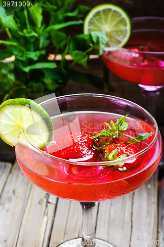 Image of Mojito with lime and strawberry