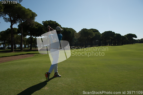 Image of golf player hitting shot