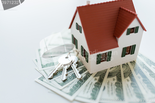 Image of close up of home model, money and house keys