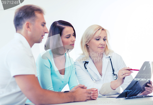 Image of doctor with patients looking at x-ray