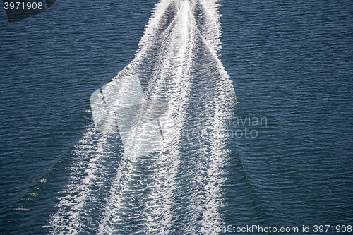 Image of Trail on sea surface