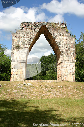 Image of Mayan arch