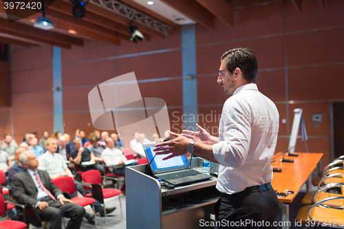 Image of Public speaker giving talk at Business Event.