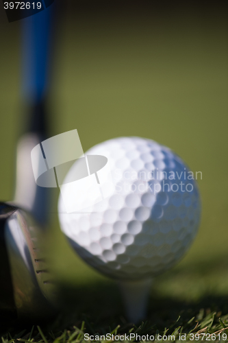 Image of golf club and ball in grass