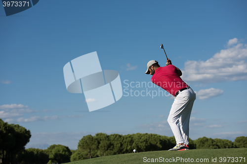 Image of golf player hitting long shot