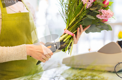 Image of close up of florist woman with flowers and pruner