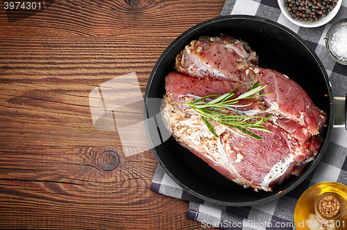 Image of raw marinated meat on cooking pan