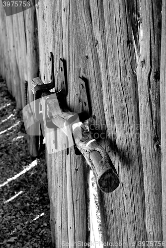 Image of Wooden gate.