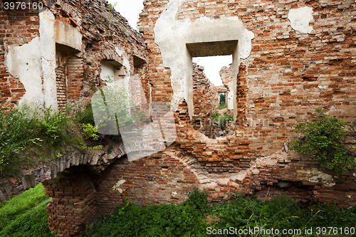 Image of ruins of brick  