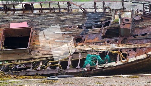 Image of skeleton of an ancient ship after crash