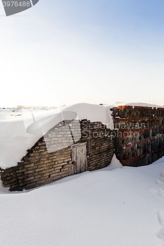 Image of the ruins of an old building 