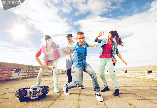 Image of group of teenagers dancing