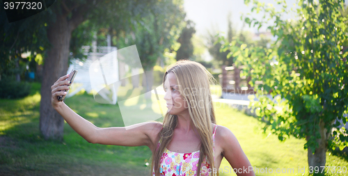 Image of girl takin selfie