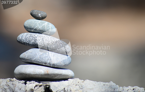 Image of balancing pebble stones