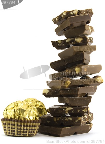 Image of chocolate pyramid and two gold balls