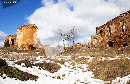 Image of the ruins of an ancient fortress  