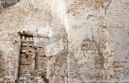 Image of crumbling old building  